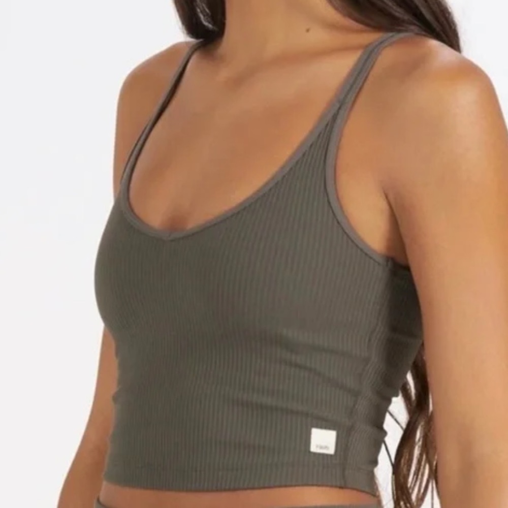 Vuori ribbed crop tank in oregano